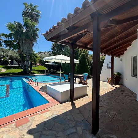 Country House With Pool And Big Garden أوروبوس المظهر الخارجي الصورة