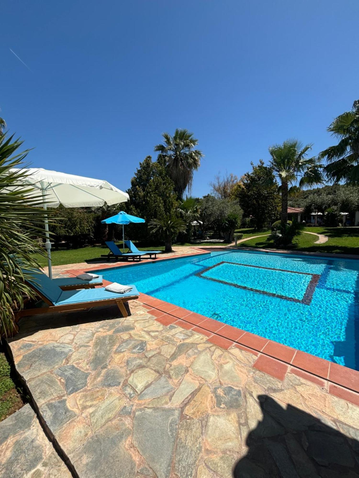 Country House With Pool And Big Garden أوروبوس المظهر الخارجي الصورة