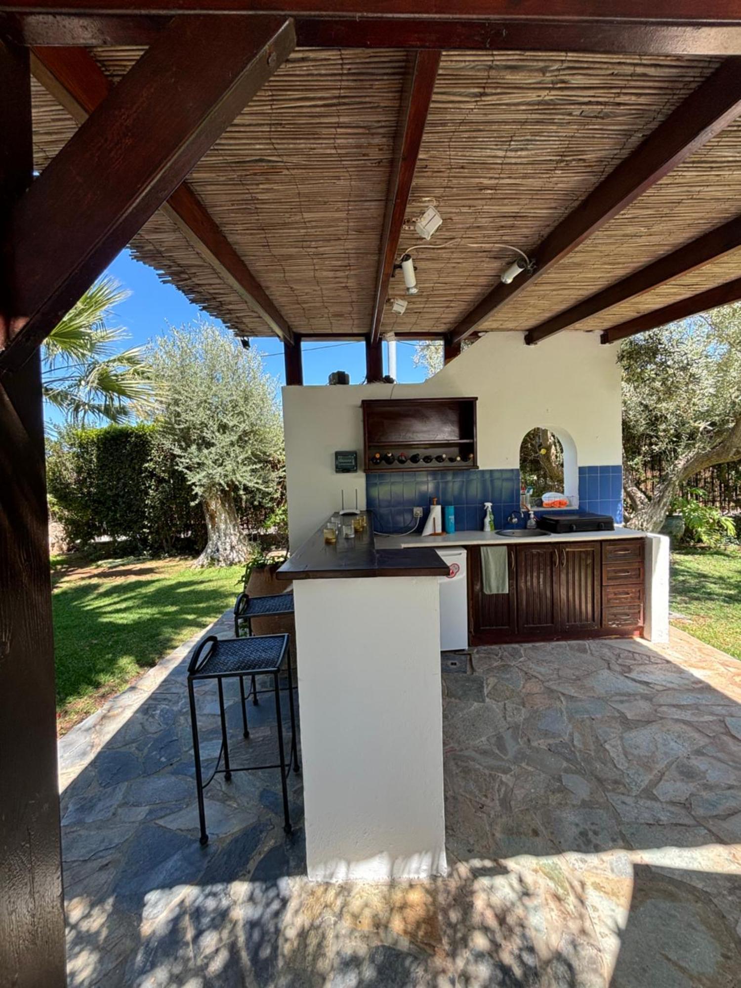 Country House With Pool And Big Garden أوروبوس المظهر الخارجي الصورة