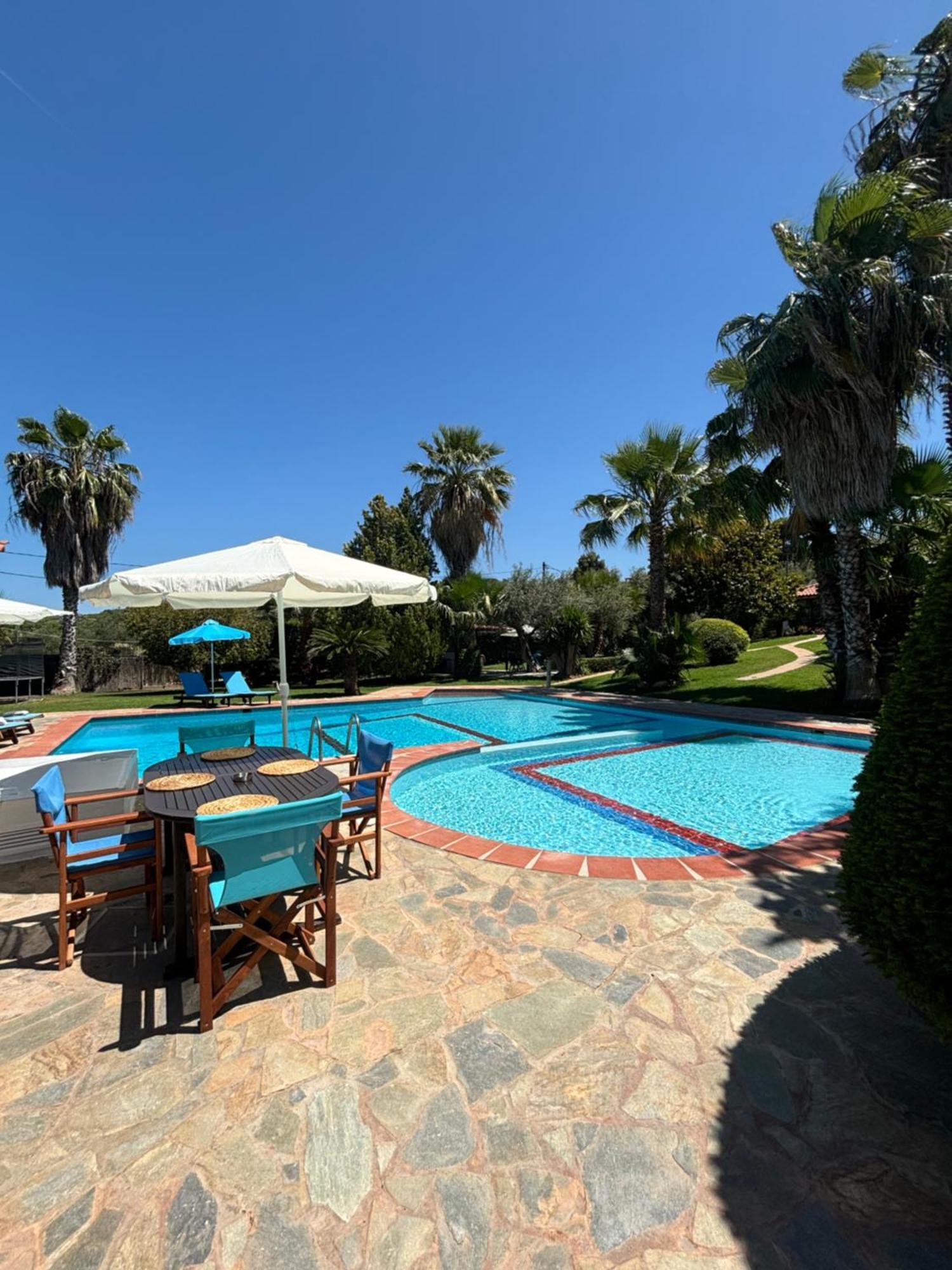 Country House With Pool And Big Garden أوروبوس المظهر الخارجي الصورة